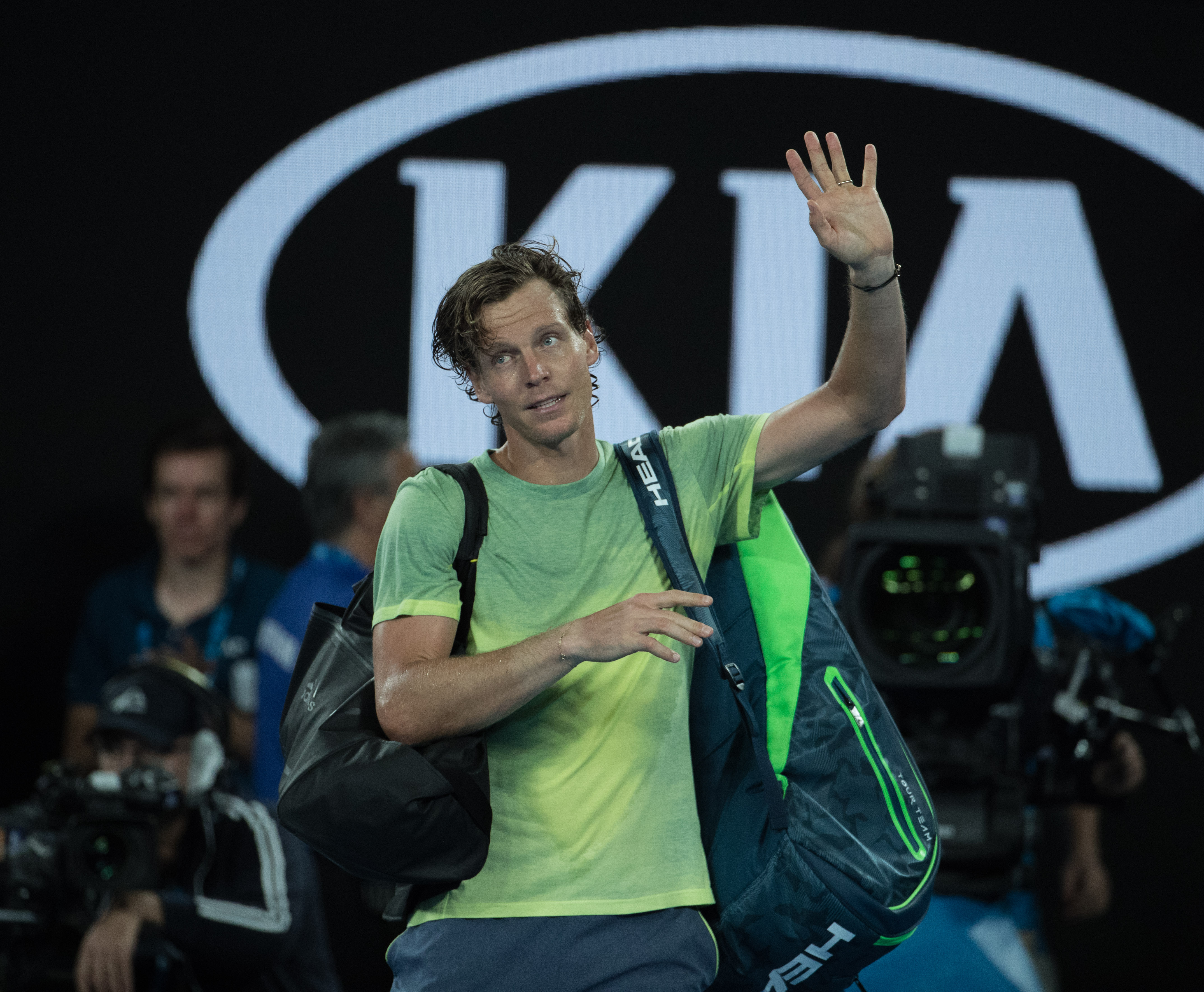 意大利网球队逆转英国网球队，费德勒打破历史纪录