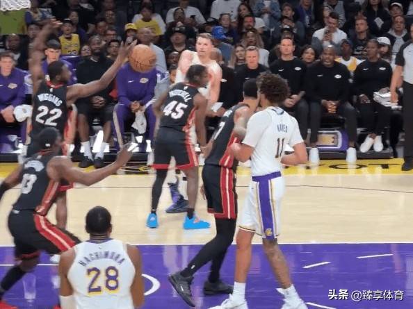 热火横扫鹈鹕，米切尔扛起全队