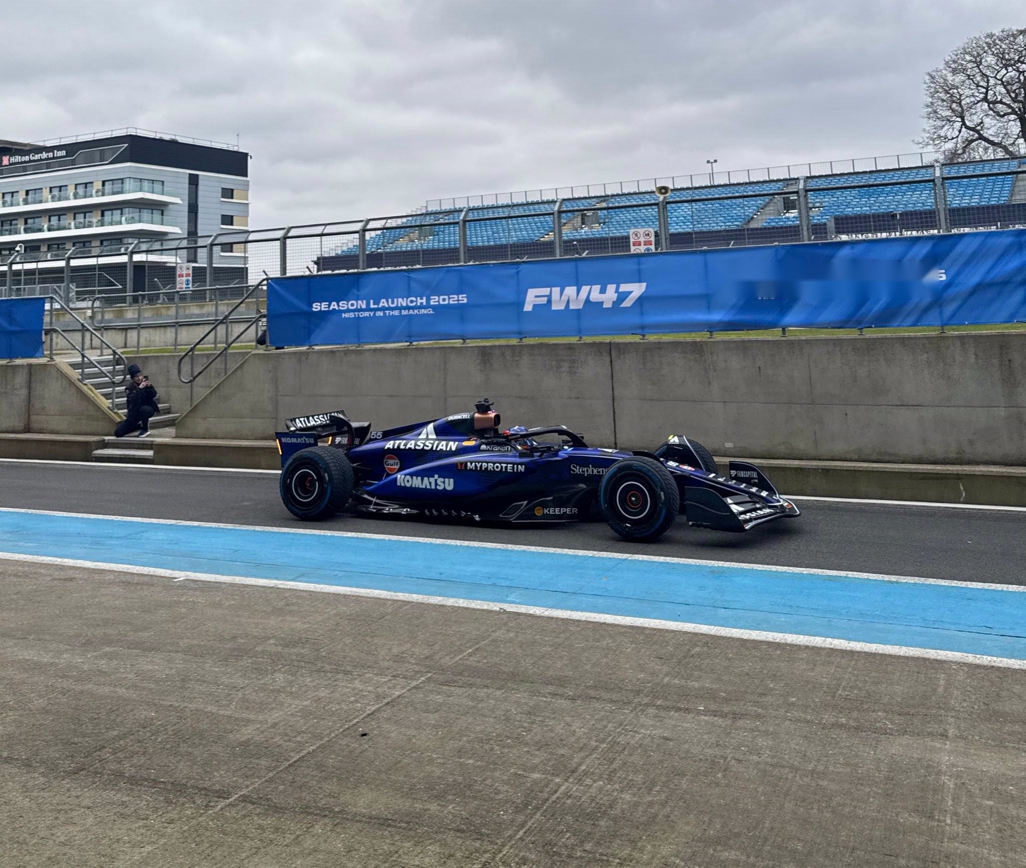 红牛二队轻取索伯车队，塞恩斯高光表现