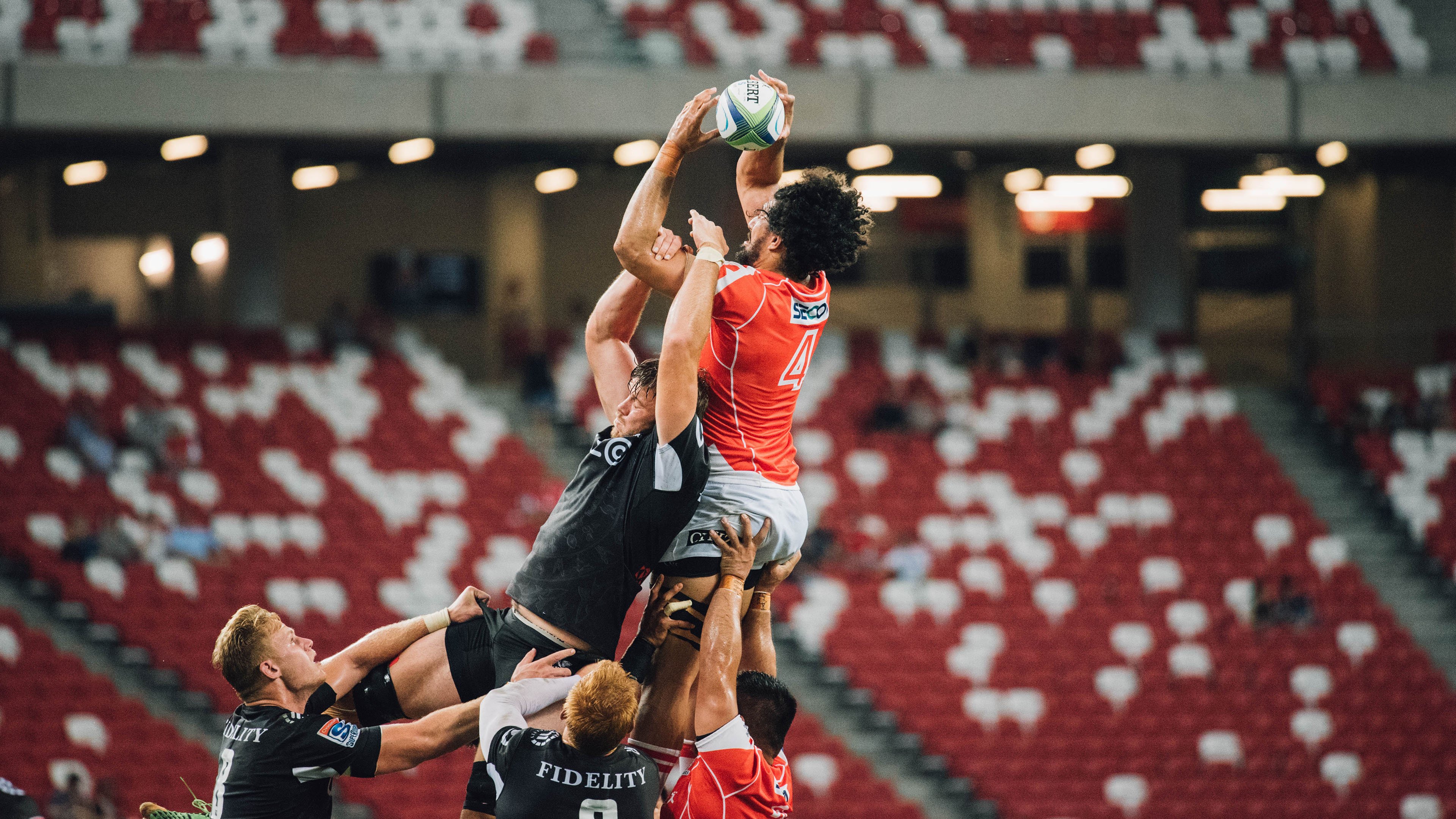 红海啸变蓝焰，周琦36+18点燃赛场，青岛惊天逆转新疆