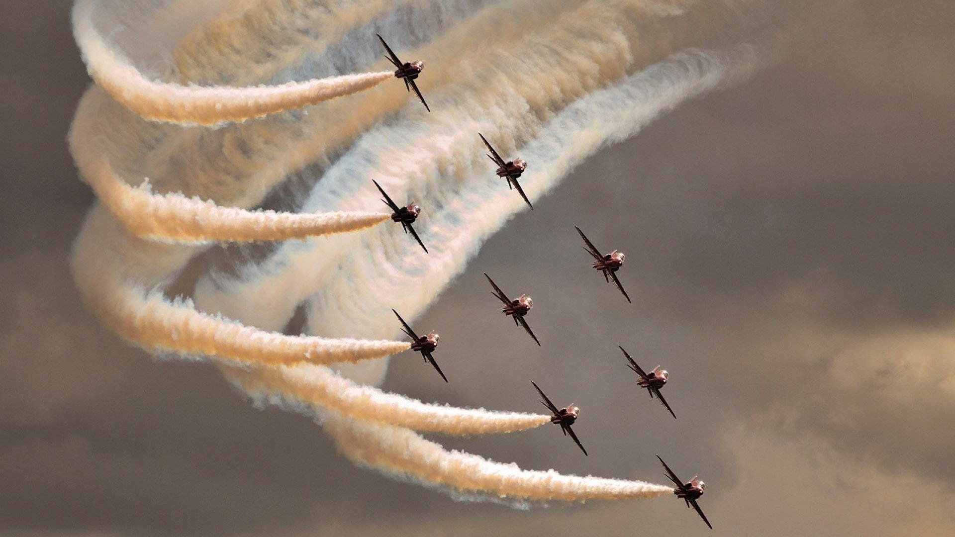 双线报捷,绿茵场上的团队艺术与乒乓桌前的突破之力