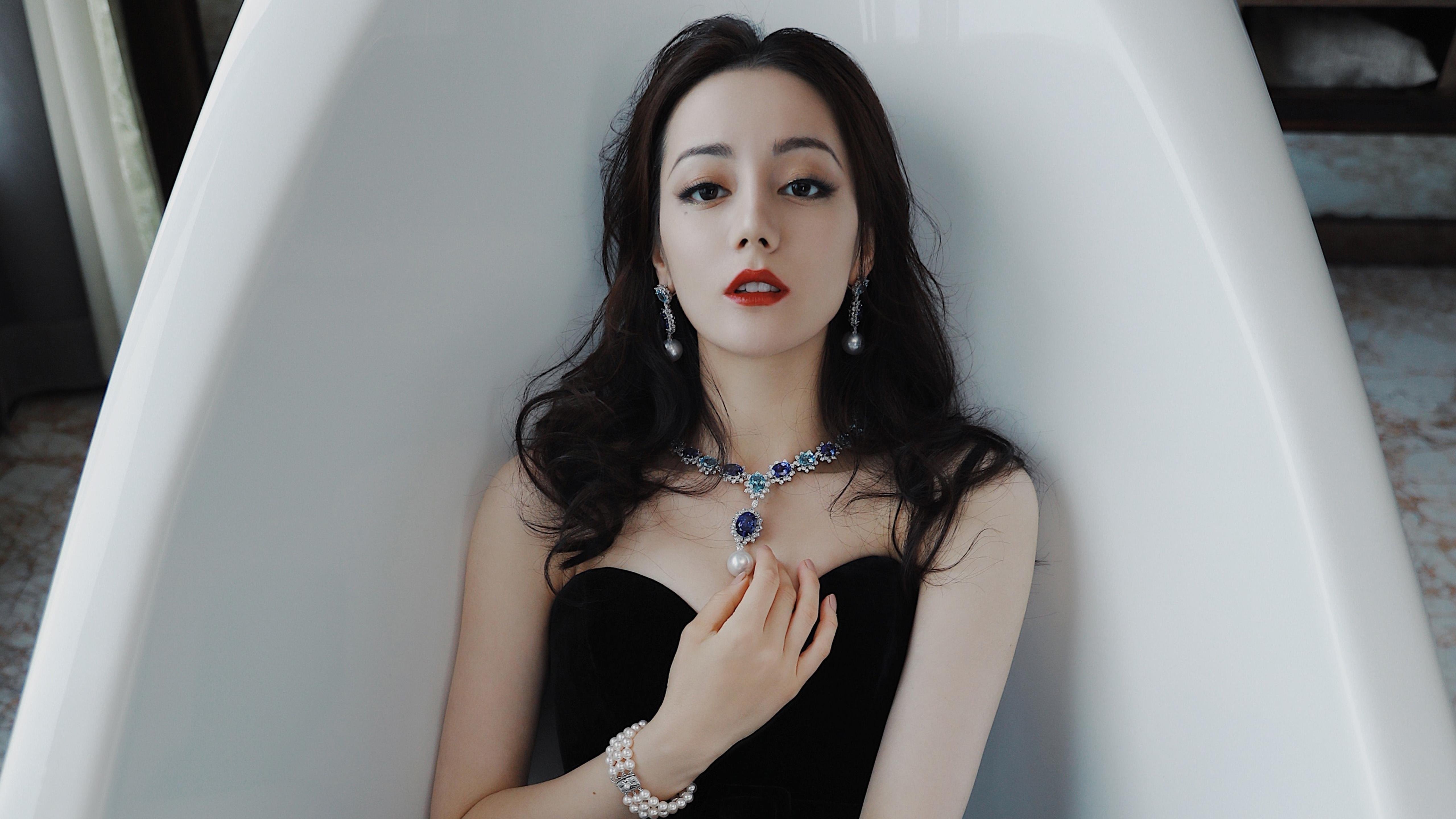 逆转之夜！布克末节14分封神，尼克斯浇灭骑士反扑焰火