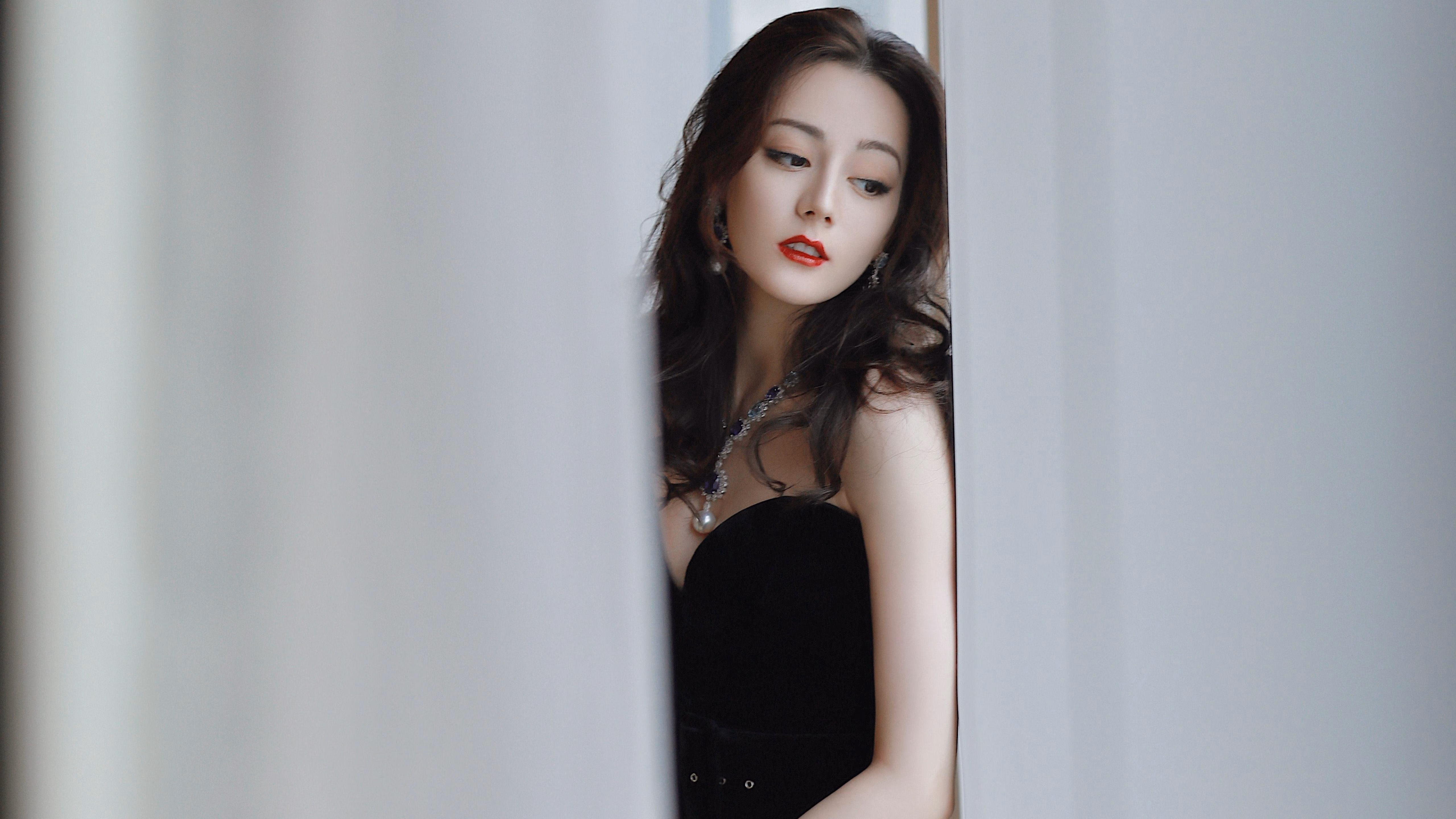 爱游戏下载-当德布劳内击穿时间，萨拉赫凝视法老之镜，曼联在双重投射下的身份迷思