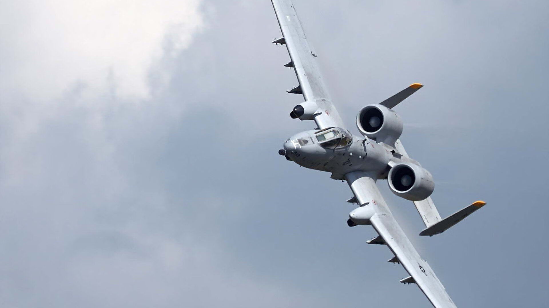 当沙漠雄心遇上红牛速度，梅西一脚编织的足球万花筒